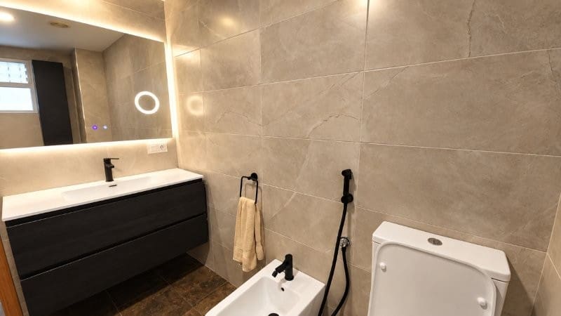 3 bedroom Flat for sale in Malaga city - € 300,000 (Ref: 10127297)