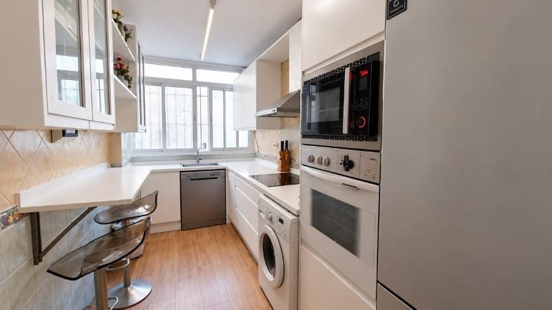 3 bedroom Flat for sale in Malaga city - € 300,000 (Ref: 10127297)