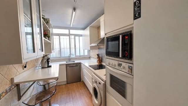 3 bedroom Flat for sale in Suarez, Málaga city - € 300,000 (Ref: 10127297)