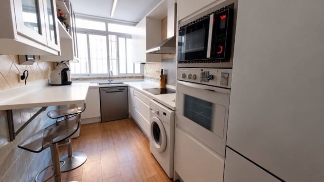3 bedroom Flat for sale in Suarez, Málaga city - € 300,000 (Ref: 10127297)