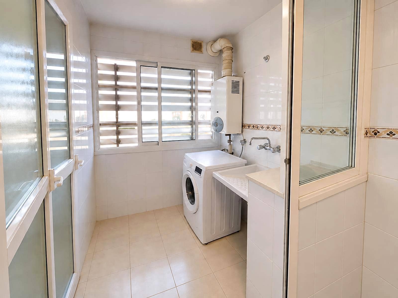 4 soverom Leilighet til salgs i Malaga by med svømmebasseng garasje - € 488 000 (Ref: 10138843)