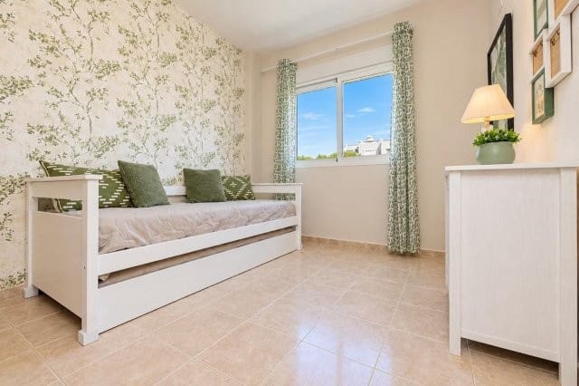 2 quarto Apartamento para arrendar em Casares com piscina garagem - 1 100 € (Ref: 10170200)