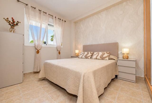 2 bedroom Flat for rent in Casares with pool garage - € 1,100 (Ref: 10170200)