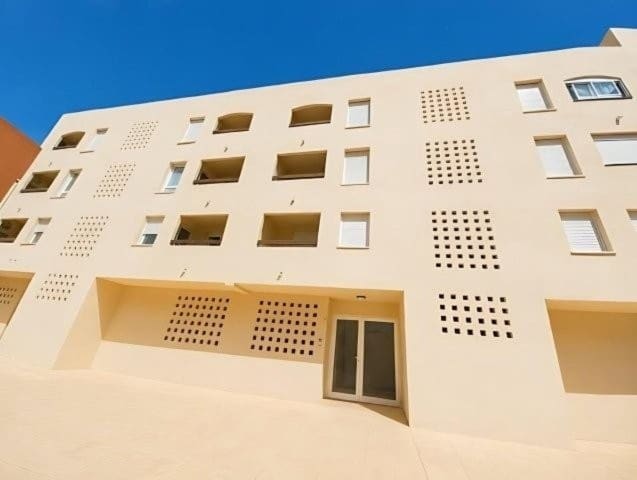 Piso de 2 habitaciones en San Luis de Sabinillas, Manilva en venta con piscina garaje - 240.000 € (Ref: 10172922)