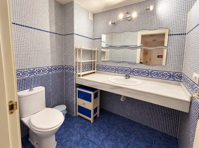 Piso de 2 habitaciones en San Luis de Sabinillas, Manilva en venta con piscina garaje - 240.000 € (Ref: 10172922)