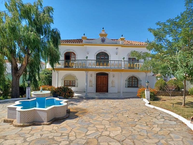 5 makuuhuone Huvila myytävänä paikassa Estepona mukana uima-altaan 
autotalli - 2 500 000 € (Ref: 3497509)