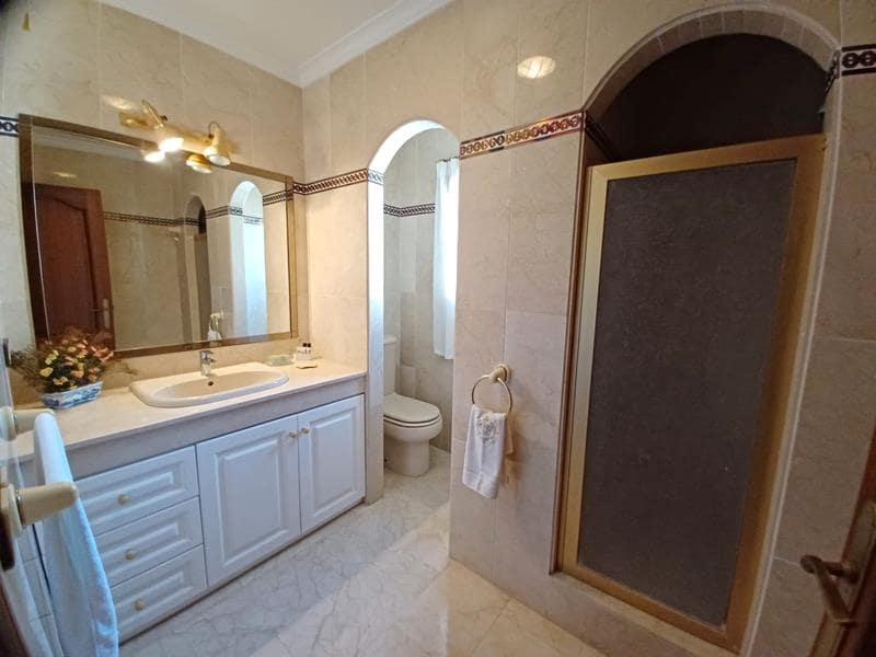 5 makuuhuone Huvila myytävänä paikassa Estepona mukana uima-altaan 
autotalli - 2 500 000 € (Ref: 3497509)