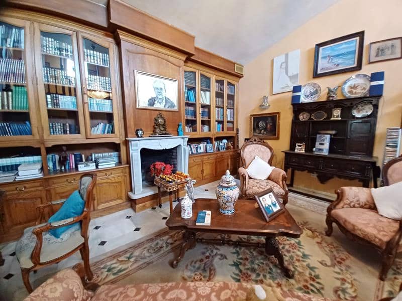 5 makuuhuone Huvila myytävänä paikassa Estepona mukana uima-altaan 
autotalli - 2 500 000 € (Ref: 3497509)