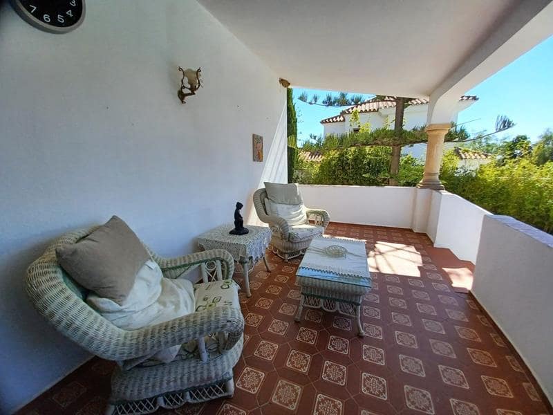 5 makuuhuone Huvila myytävänä paikassa Estepona mukana uima-altaan 
autotalli - 2 500 000 € (Ref: 3497509)