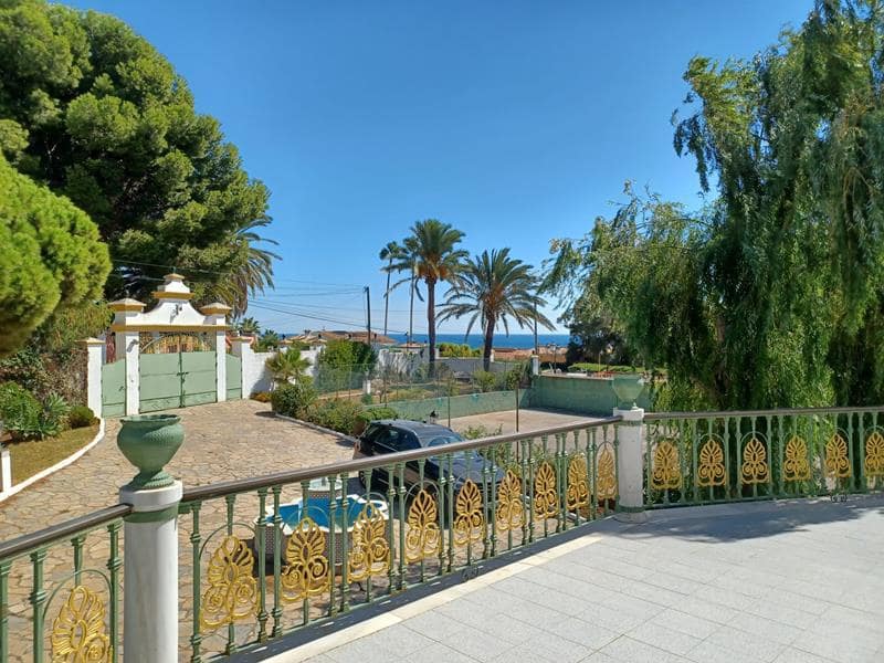 5 makuuhuone Huvila myytävänä paikassa Estepona mukana uima-altaan 
autotalli - 2 500 000 € (Ref: 3497509)