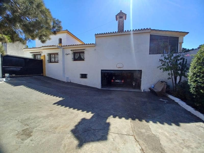 5 makuuhuone Huvila myytävänä paikassa Estepona mukana uima-altaan 
autotalli - 2 500 000 € (Ref: 3497509)