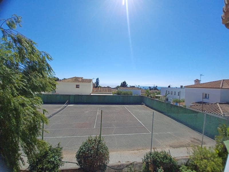 5 makuuhuone Huvila myytävänä paikassa Estepona mukana uima-altaan 
autotalli - 2 500 000 € (Ref: 3497509)