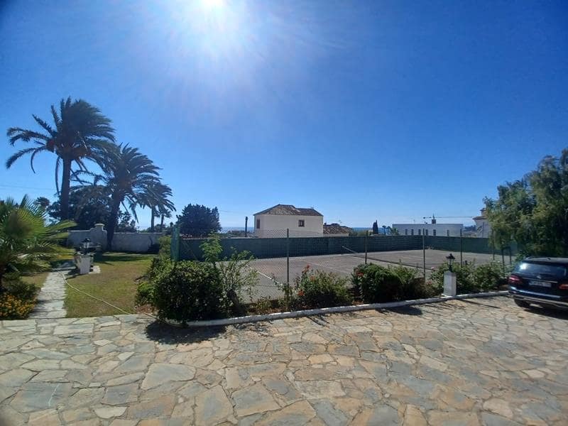 5 makuuhuone Huvila myytävänä paikassa Estepona mukana uima-altaan 
autotalli - 2 500 000 € (Ref: 3497509)