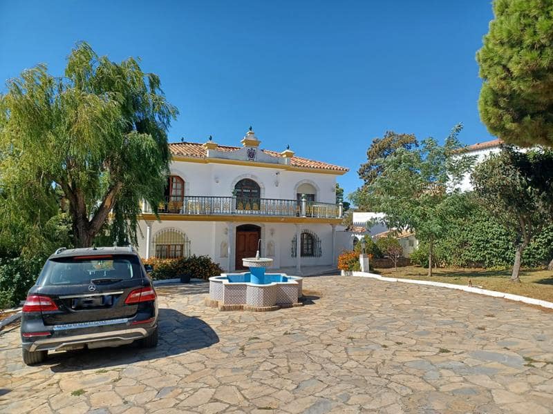 5 makuuhuone Huvila myytävänä paikassa Estepona mukana uima-altaan 
autotalli - 2 500 000 € (Ref: 3497509)