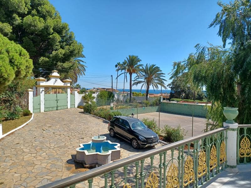 5 makuuhuone Huvila myytävänä paikassa Estepona mukana uima-altaan 
autotalli - 2 500 000 € (Ref: 3497509)