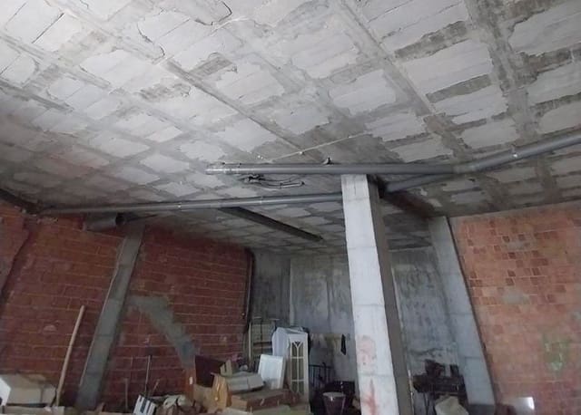 Kommersiell til salgs i Estepona - € 159 000 (Ref: 4158860)