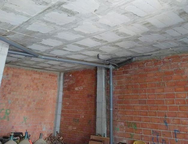 Kommersiell til salgs i Estepona - € 159 000 (Ref: 4158860)