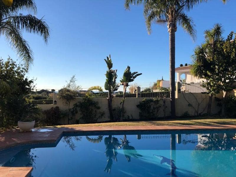6 bedroom Villa for sale in Estepona with pool - € 1,200,000 (Ref: 4158925)