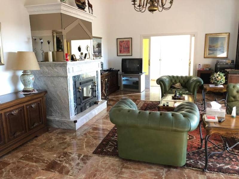 6 bedroom Villa for sale in Estepona with pool - € 1,200,000 (Ref: 4158925)