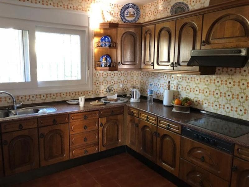 6 bedroom Villa for sale in Estepona with pool - € 1,200,000 (Ref: 4158925)