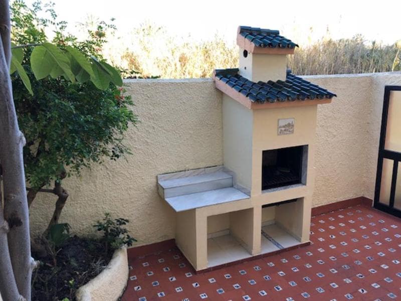 6 bedroom Villa for sale in Estepona with pool - € 1,200,000 (Ref: 4158925)