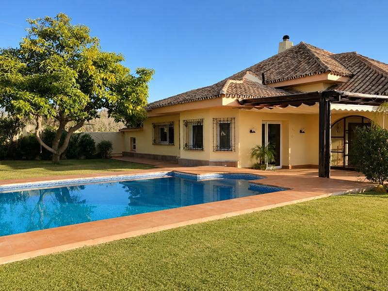 6 soverom Villa til salgs i Estepona med svømmebasseng - € 1 200 000 (Ref: 4158925)