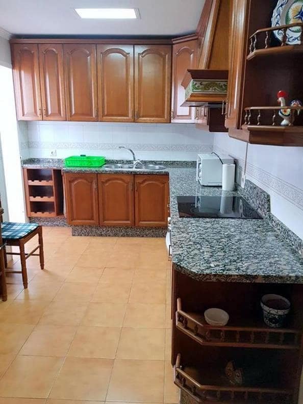 3 slaapkamer Flat te huur in Malaga stad - € 1.400 (Ref: 4164977)