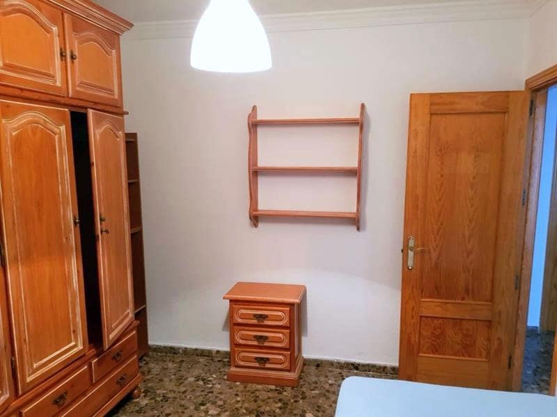 3 slaapkamer Flat te huur in Malaga stad - € 1.400 (Ref: 4164977)