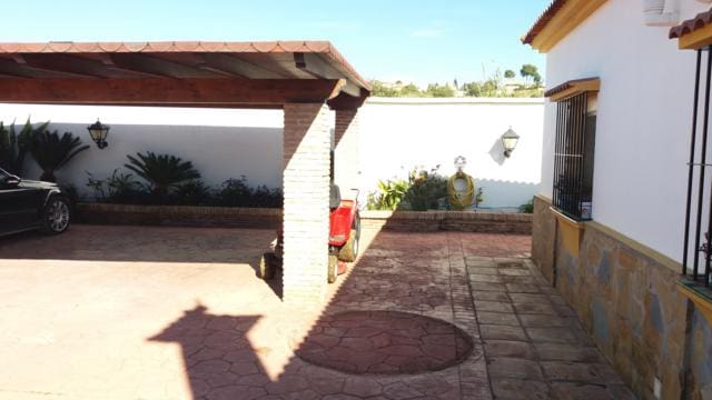 3 bedroom Villa for sale in Estepona with pool garage - € 763,500 (Ref: 4320020)