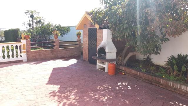 3 bedroom Villa for sale in Estepona with pool garage - € 763,500 (Ref: 4320020)