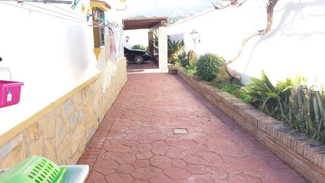 3 bedroom Villa for sale in Estepona with pool garage - € 763,500 (Ref: 4320020)