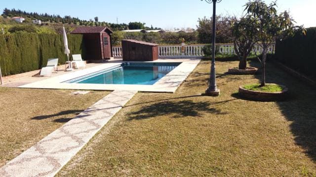 3 bedroom Villa for sale in Estepona with pool garage - € 763,500 (Ref: 4320020)