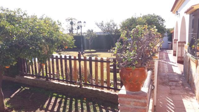 3 bedroom Villa for sale in Estepona with pool garage - € 763,500 (Ref: 4320020)