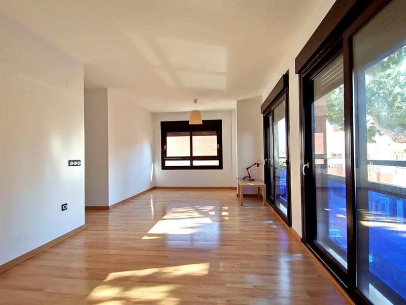 2 soveværelse Lejlighed til leje i Malaga by med garage - € 1.300 (Ref: 6581039)