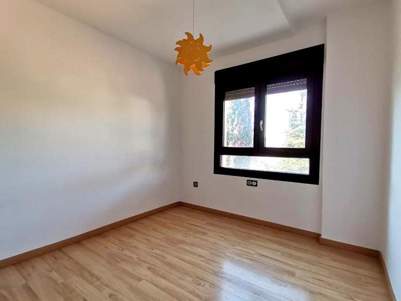 2 soveværelse Lejlighed til leje i Malaga by med garage - € 1.300 (Ref: 6581039)