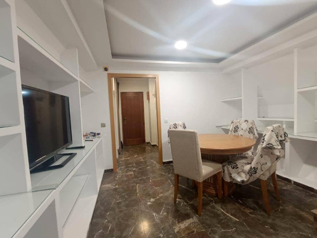4 bedroom Flat for rent in Malaga city - € 1,400 (Ref: 8930772)
