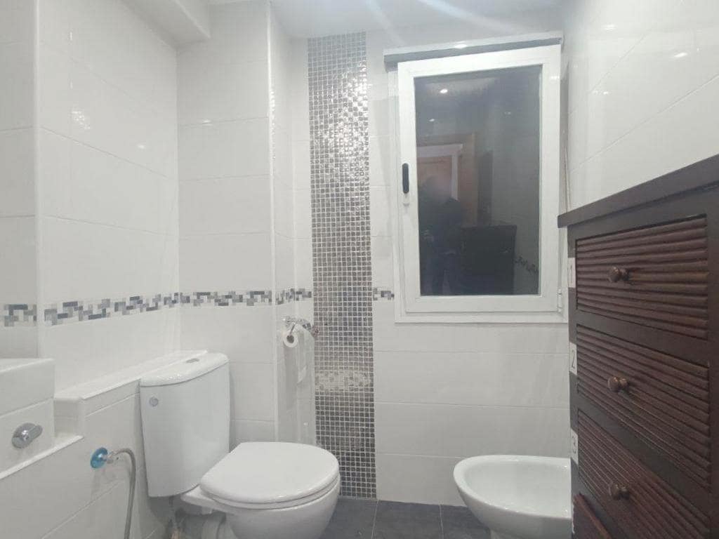 4 bedroom Flat for rent in Malaga city - € 1,400 (Ref: 8930772)