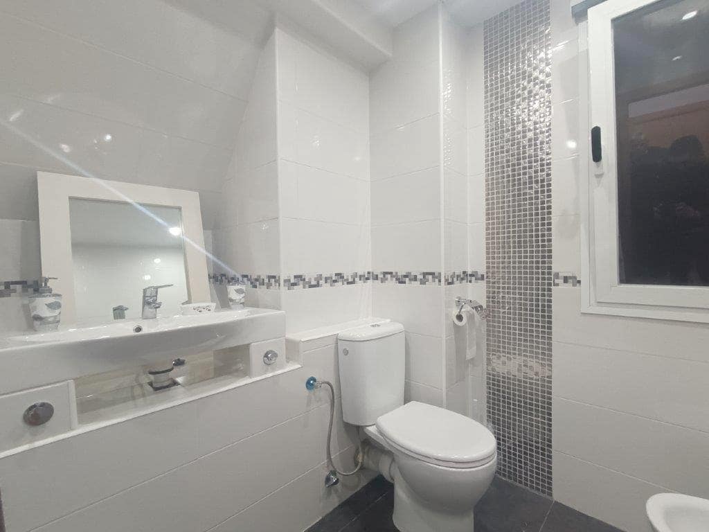 4 bedroom Flat for rent in Malaga city - € 1,400 (Ref: 8930772)