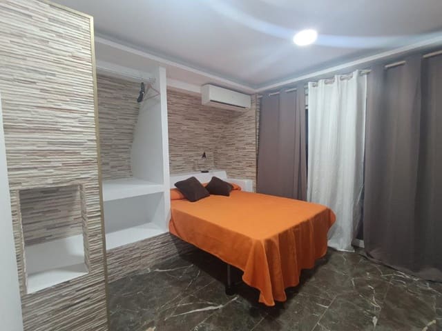 4 quarto Apartamento para arrendar em Teatinos, Málaga cidade - 1 400 € (Ref: 8930772)