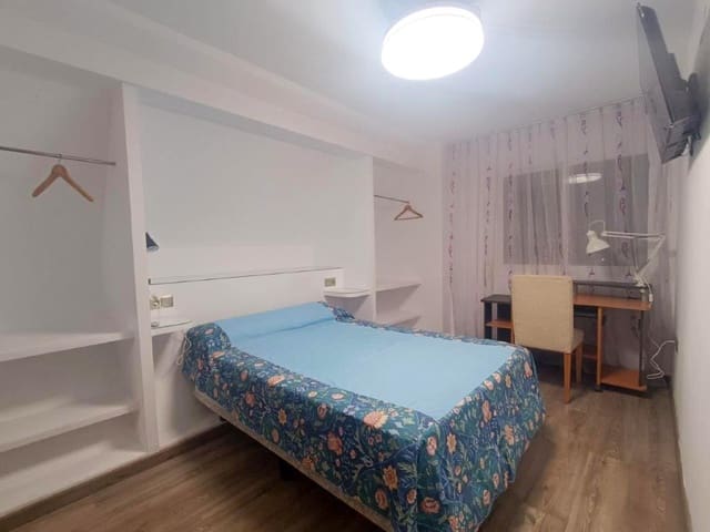 4 quarto Apartamento para arrendar em Teatinos, Málaga cidade - 1 400 € (Ref: 8930772)
