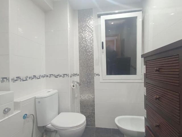 4 quarto Apartamento para arrendar em Teatinos, Málaga cidade - 1 400 € (Ref: 8930772)