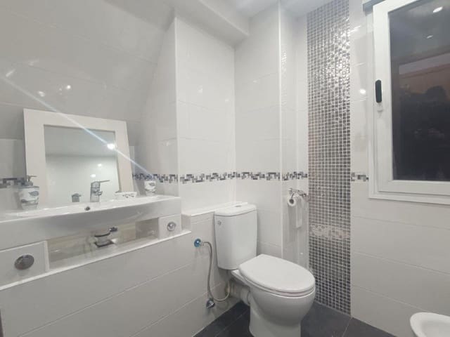 4 quarto Apartamento para arrendar em Teatinos, Málaga cidade - 1 400 € (Ref: 8930772)