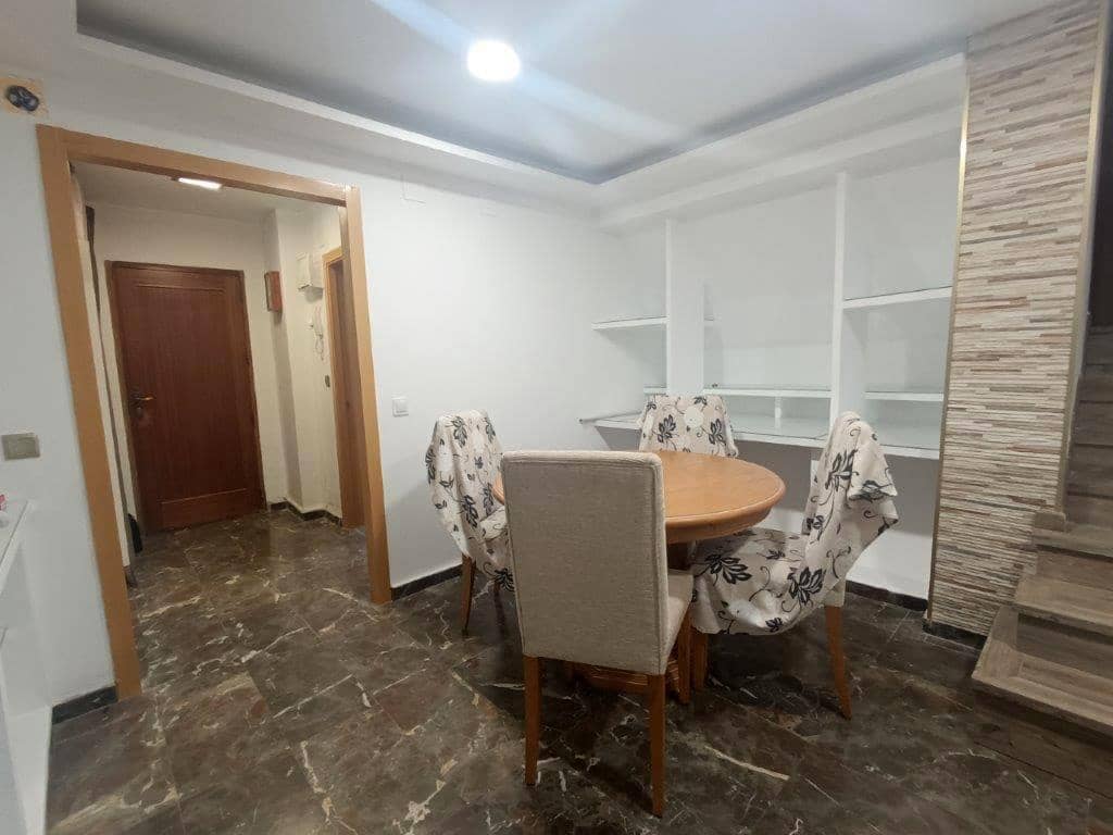 4 bedroom Flat for rent in Malaga city - € 1,400 (Ref: 8930772)