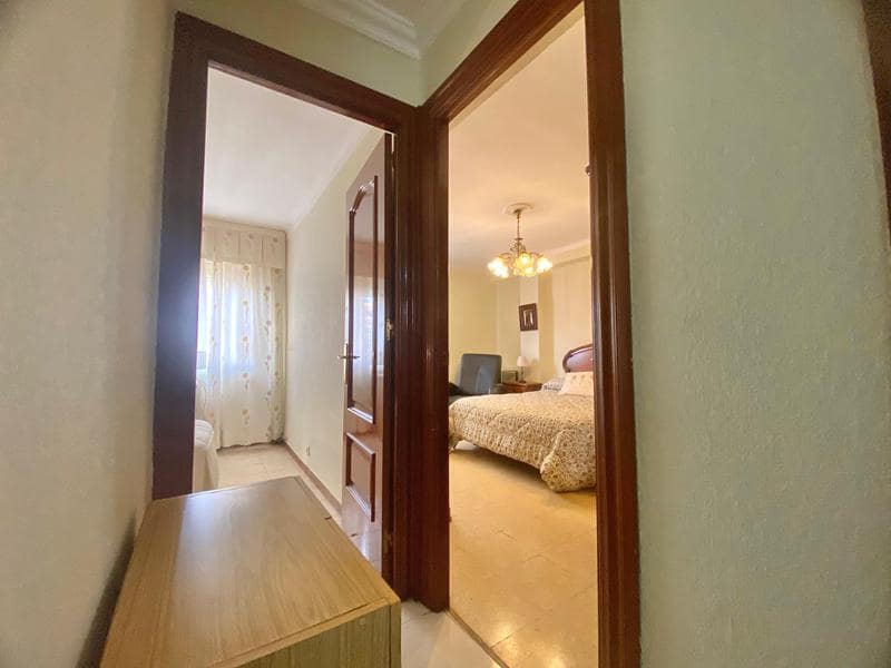 Piso de 3 habitaciones en Málaga ciudad en venta con garaje - 270.000 € (Ref: 8930773)