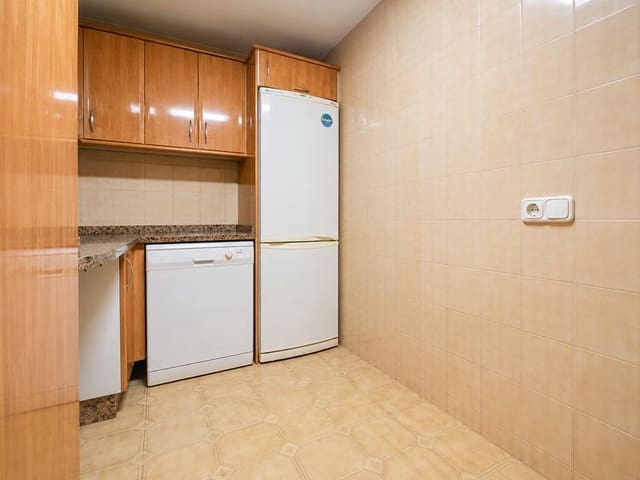 3 soveværelse Lejlighed til salg i Málaga by med garage - € 270.000 (Ref: 8930773)