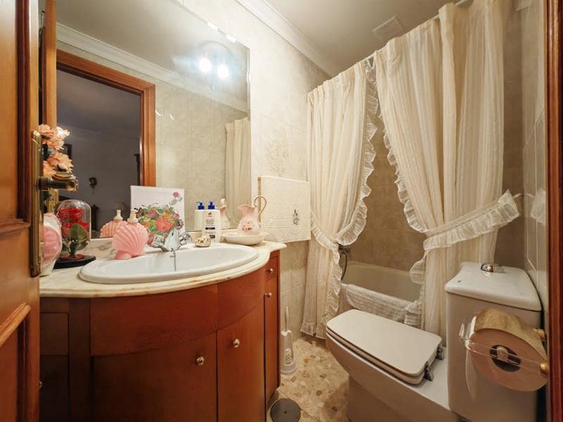 Piso de 3 habitaciones en Estepona en venta - 395.000 € (Ref: 8930793)