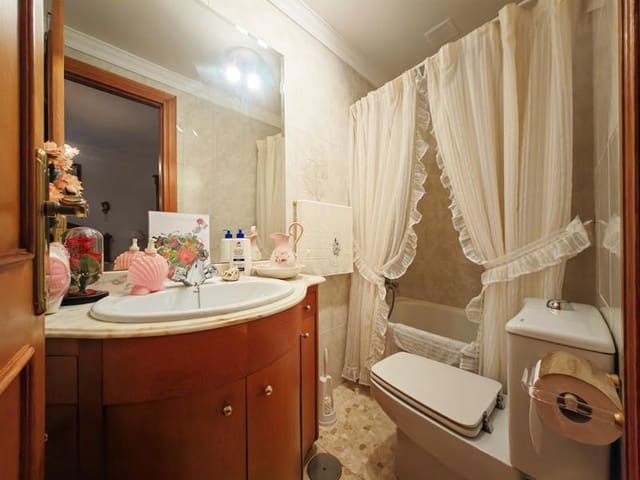 Piso de 3 habitaciones en Estepona en venta - 395.000 € (Ref: 8930793)