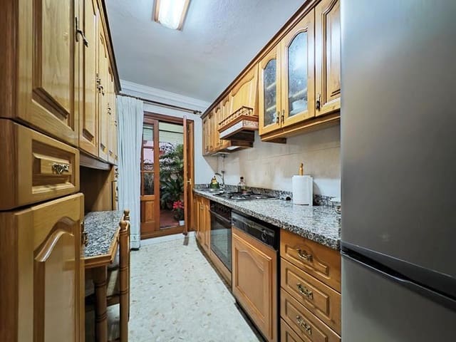 Piso de 3 habitaciones en Estepona en venta - 395.000 € (Ref: 8930793)