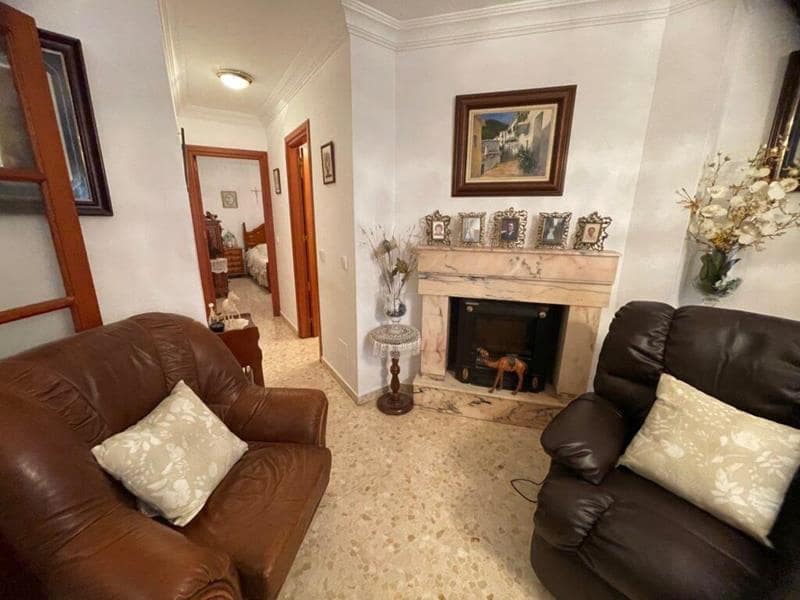 Piso de 3 habitaciones en Estepona en venta - 395.000 € (Ref: 8930793)