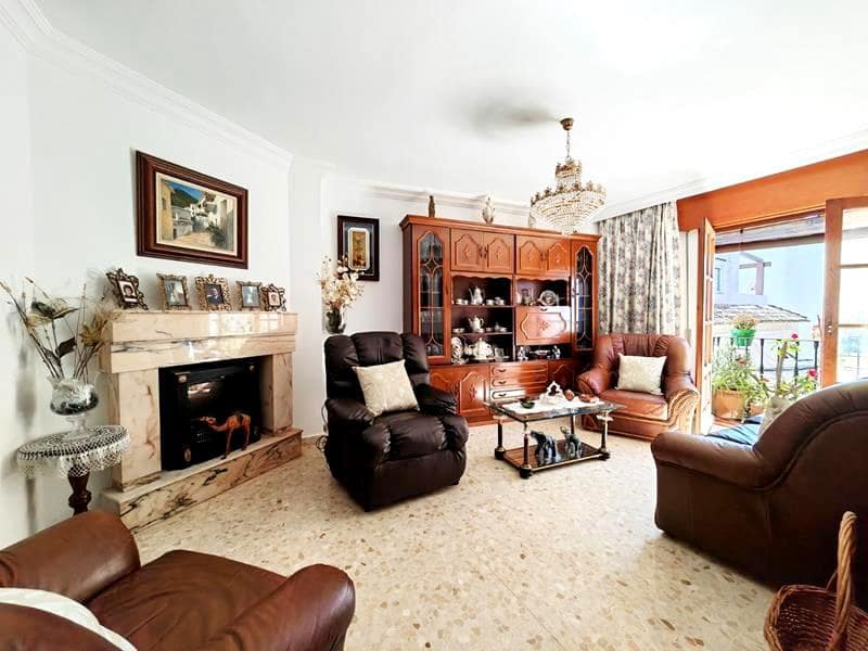 Piso de 3 habitaciones en Estepona en venta - 395.000 € (Ref: 8930793)